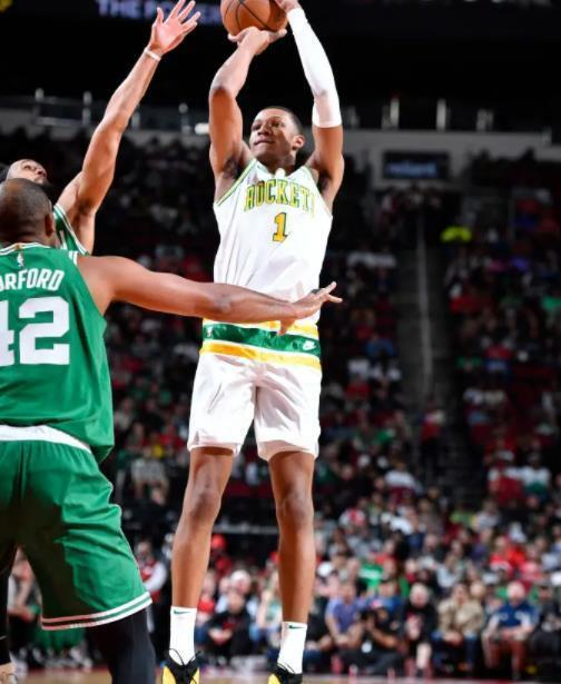 小史密斯在杜兰特指导下蜕变 成火箭锋线新王牌