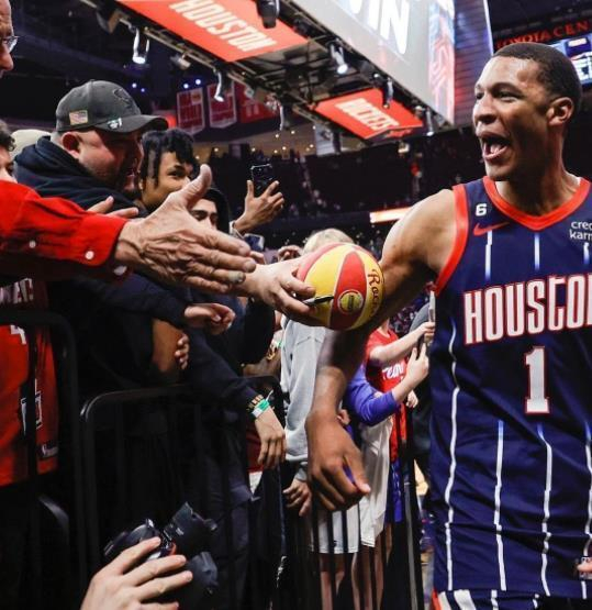 小史密斯在杜兰特指导下蜕变 成火箭锋线新王牌