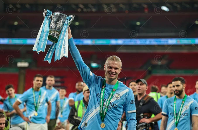 哈兰德愿等待至2027年加盟巴萨 曼城酝酿瓜迪奥拉