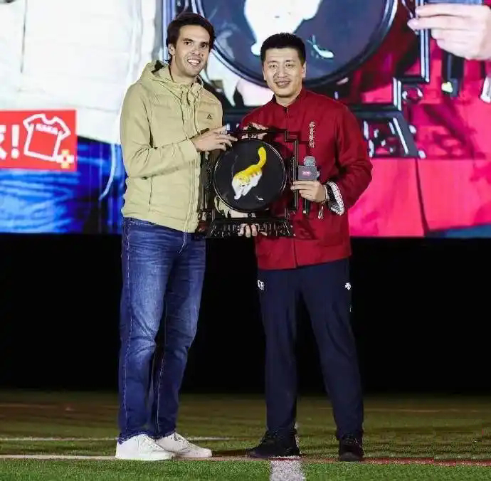 知名教育博主张雪峰因突发疾病去世 曾是AC米兰