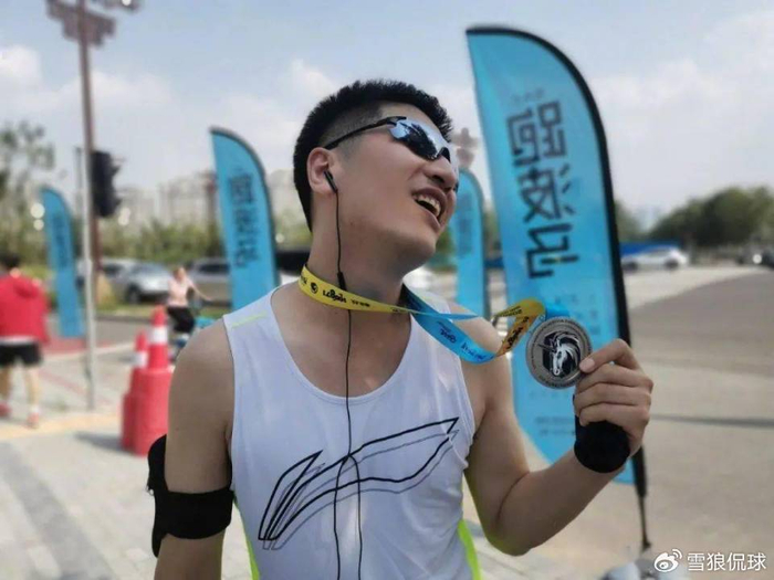 知名教育博主张雪峰因突发疾病去世 曾是AC米兰