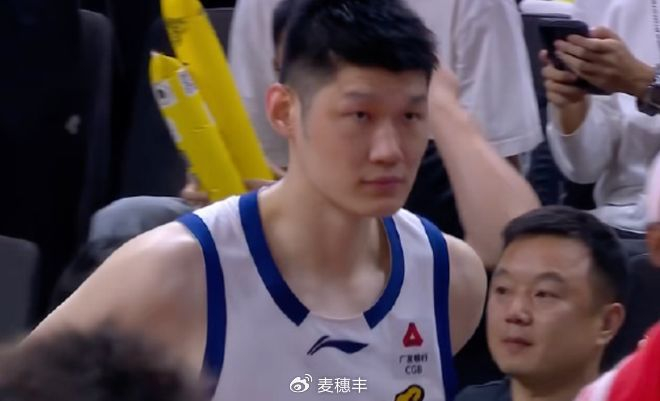 广东男篮力克卫冕冠军广厦男篮 队内伤病困扰难