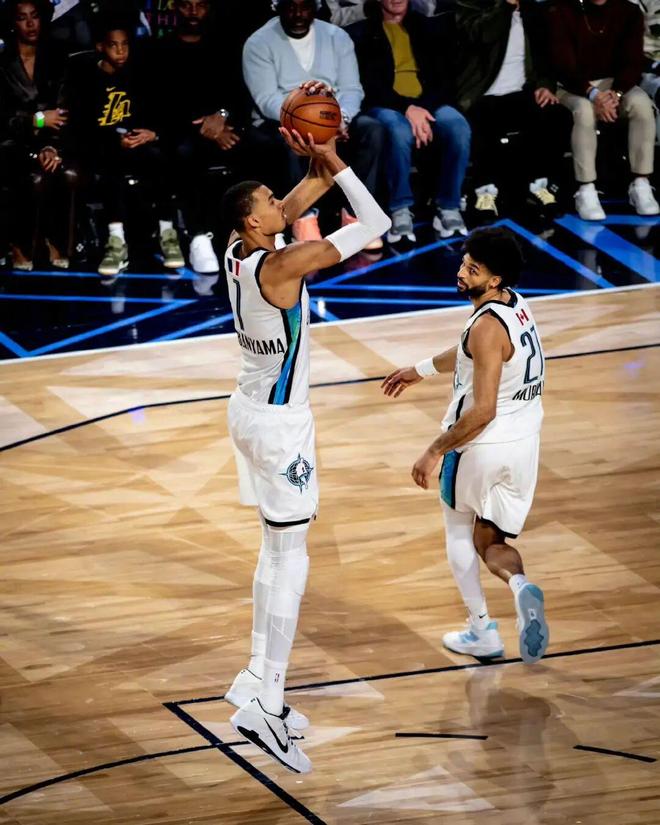 文班亚马60胜赛季高光引热议 球鞋关注度飙升 福