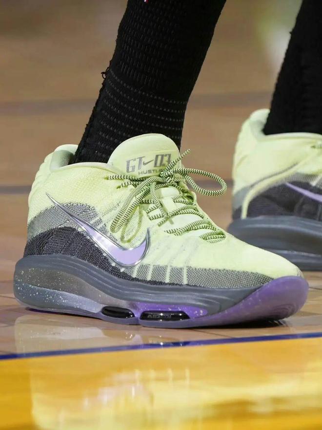 文班亚马60胜赛季高光引热议 球鞋关注度飙升 福