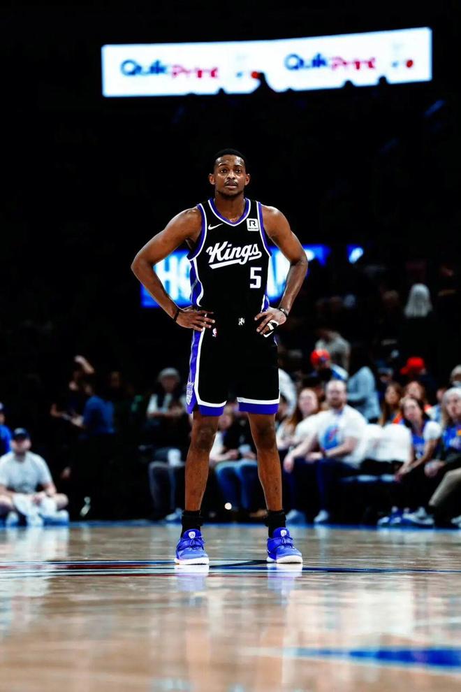 文班亚马60胜赛季高光引热议 球鞋关注度飙升 福