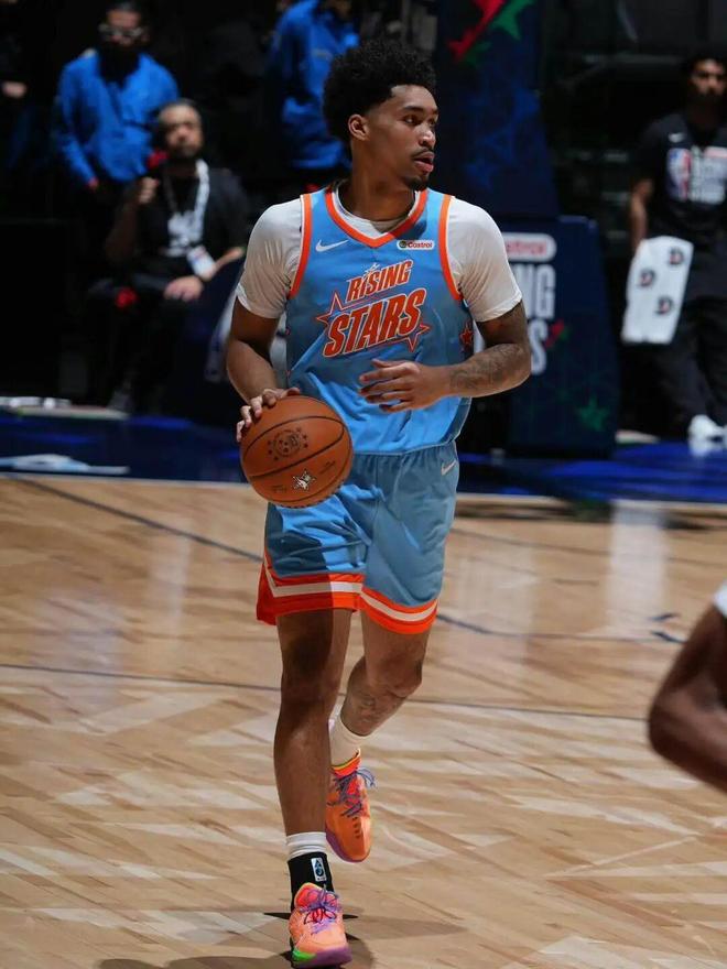 文班亚马60胜赛季高光引热议 球鞋关注度飙升 福