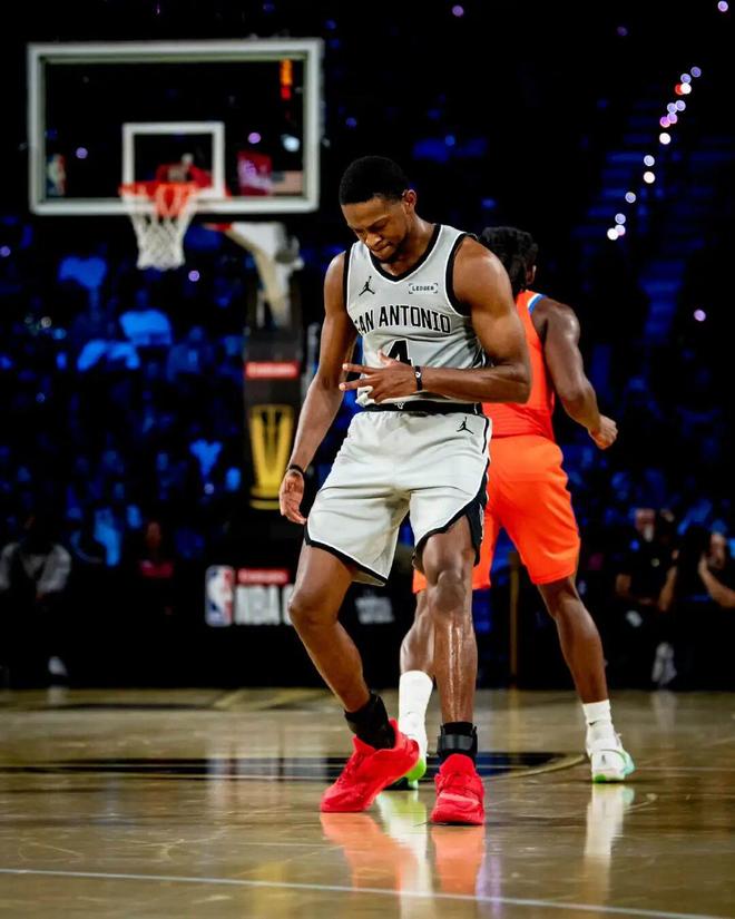 文班亚马60胜赛季高光引热议 球鞋关注度飙升 福