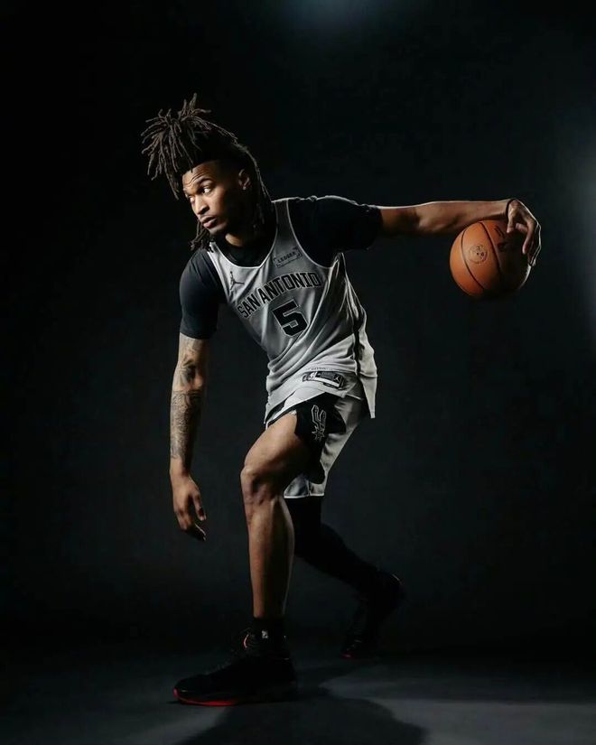 文班亚马60胜赛季高光引热议 球鞋关注度飙升 福