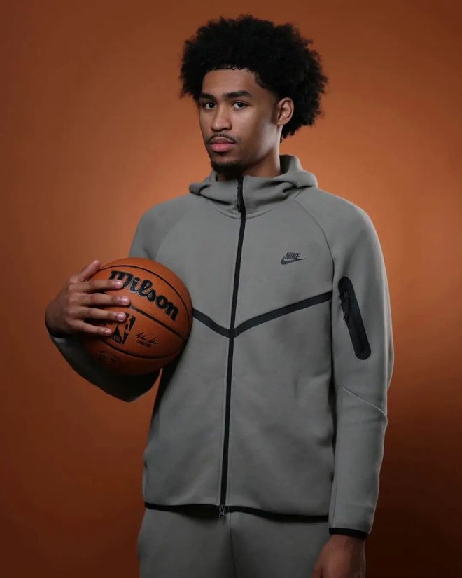 文班亚马60胜赛季高光引热议 球鞋关注度飙升 福