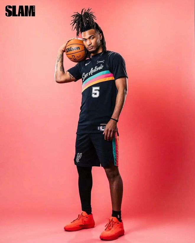 文班亚马60胜赛季高光引热议 球鞋关注度飙升 福